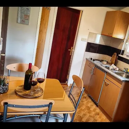 Manora Apartamento Sućuraj